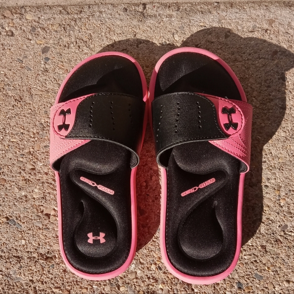 Girls Under Armore slides - Picture 8 of 11